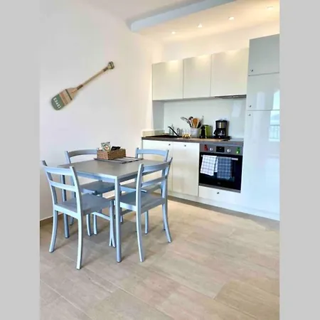 3 Personnes Front De Apartment Tiuccia