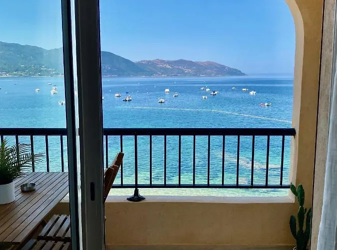 3 Personnes Front De טיוקסיה