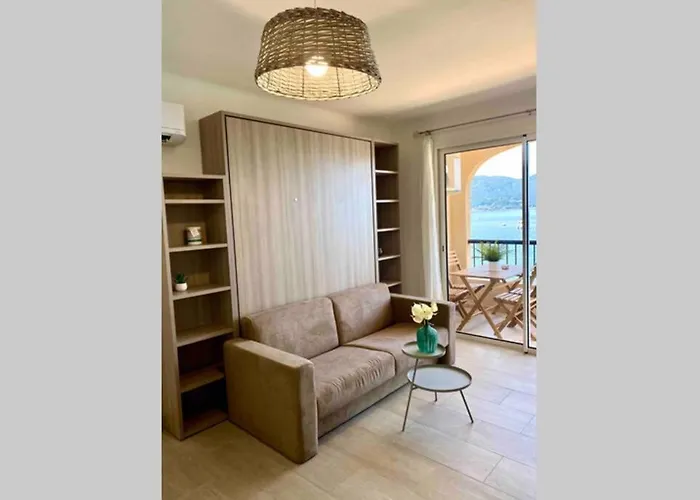 3 Personnes Front De 公寓 *