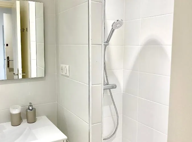 3 Personnes Front De 提乌克西亚